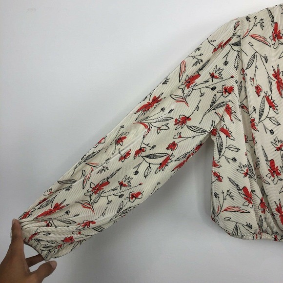 ASTR The Label Crop Top Pleated Surplice Small - Picture 6 of 9